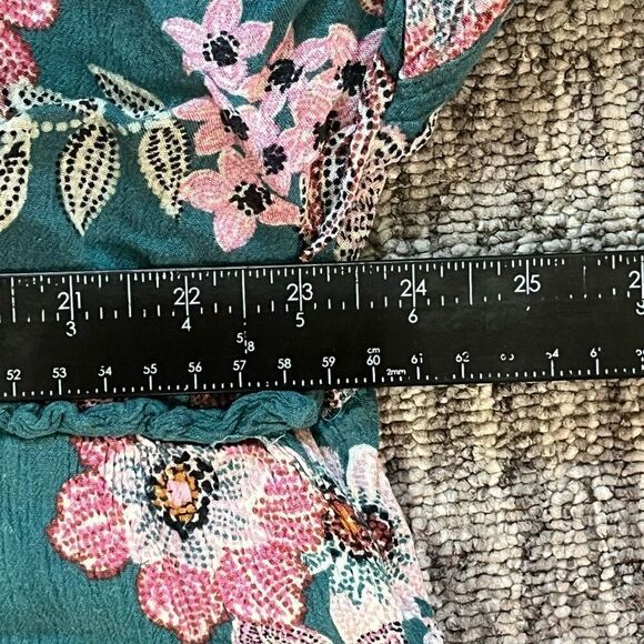 Maurices Women’s Size XXL Ruffle Bell Sleeve Faux Wrap Blouse Green Floral - Picture 4 of 6